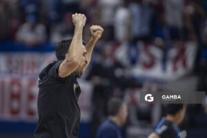 Germán Cortizas, director técnico de Aguada. Liga Uruguaya de Básquetbol. Antel Arena.