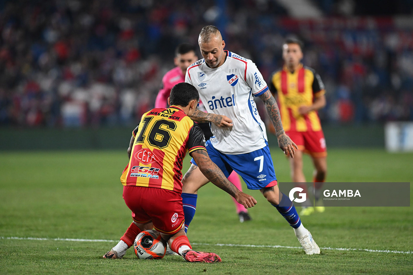 Eduardo Vargas, de Nacional. Torneo Intermedio. Estadio Gran Parque Central.