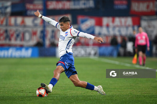 Diego Romero, de Nacional. Torneo Intermedio. Estadio Gran Parque Central.