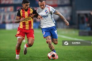 Eduardo Vargas, de Nacional. Torneo Intermedio. Estadio Gran Parque Central.