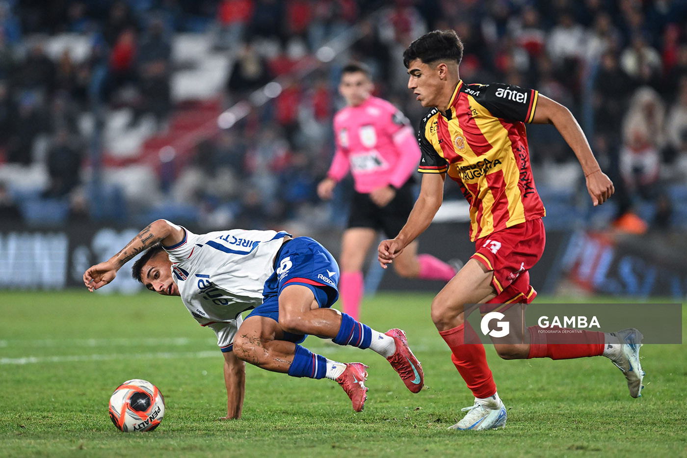 Bruno Arady, de Nacional. Torneo Intermedio. Estadio Gran Parque Central.