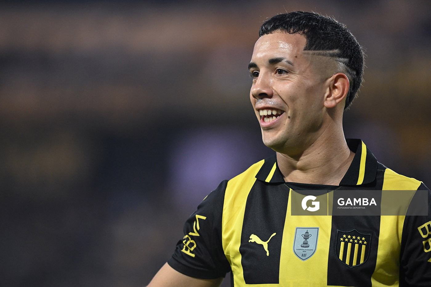 Leonardo Fernández, de Peñarol. Torneo Intermedio. Estadio Campeón del Siglo.