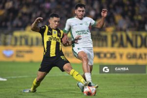 Leonardo Fernández, de Peñarol. Miqueas Gabriel Redín, de Plaza Colonia. Torneo Intermedio. Estadio Campeón del Siglo.