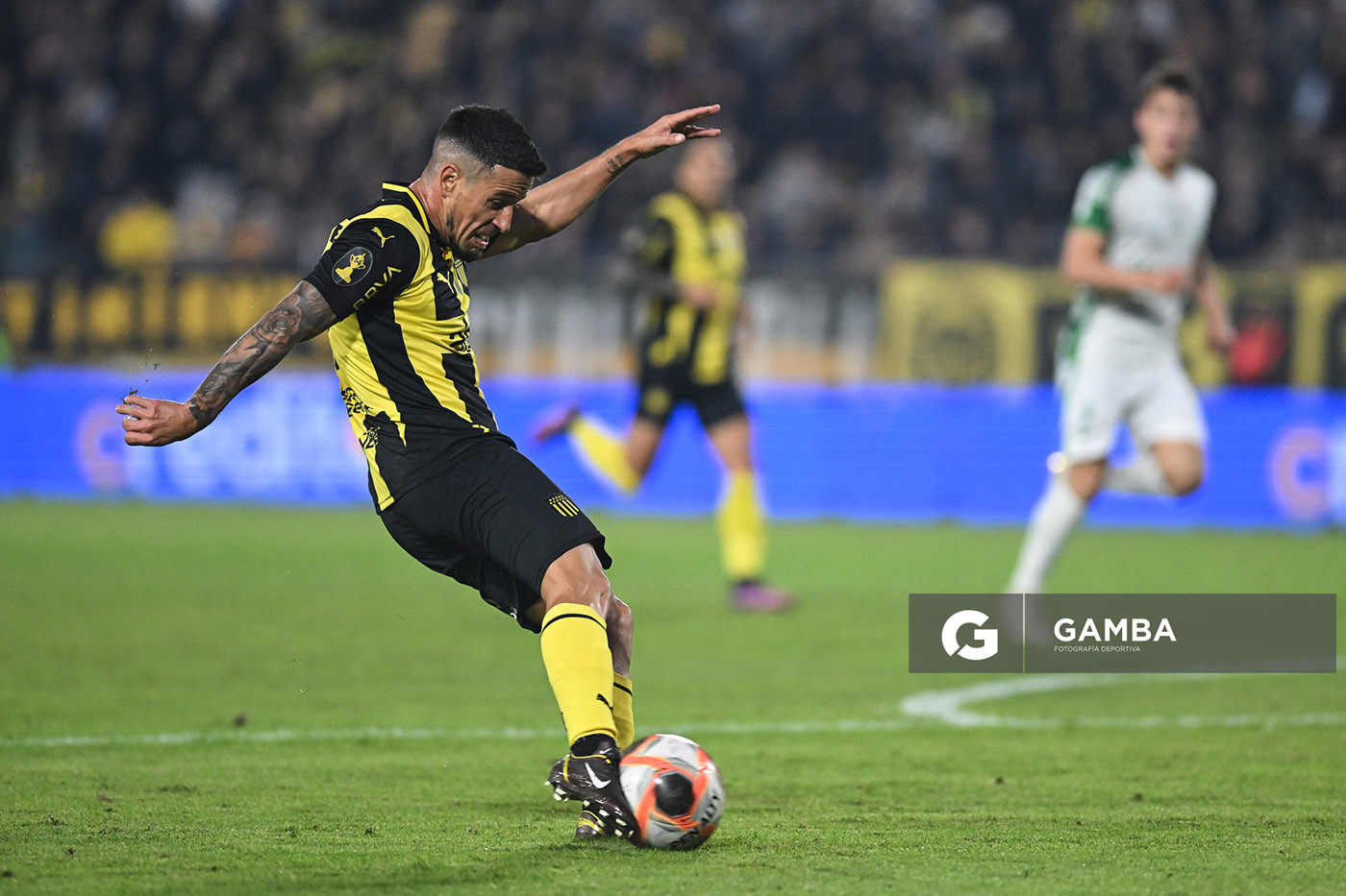 Javier Cabrera, de Peñarol. Torneo Intermedio. Estadio Campeón del Siglo.