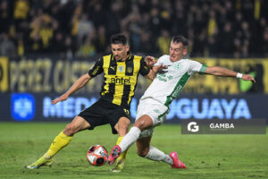 Maximiliano Silvera, de Peñarol. Máximo Lorenzi, de Plaza Colonia. Torneo Intermedio. Estadio Campeón del Siglo.