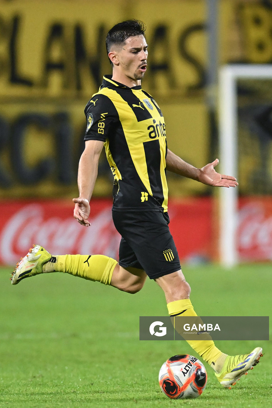 Maximiliano Silvera, de Peñarol. Torneo Intermedio. Estadio Campeón del Siglo.
