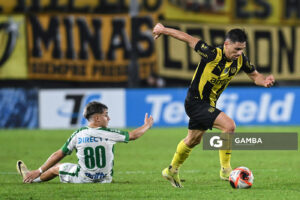 Maximiliano Silvera, de Peñarol. Torneo Intermedio. Estadio Campeón del Siglo.