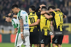 Javier Cabrera, de Peñarol. Torneo Intermedio. Estadio Campeón del Siglo.