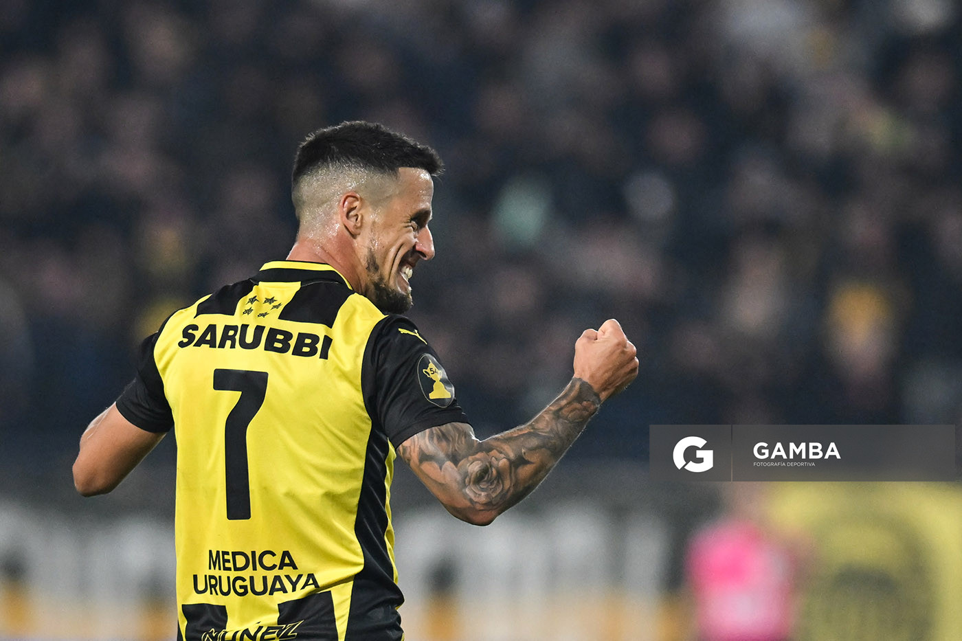 Javier Cabrera, de Peñarol. Torneo Intermedio. Estadio Campeón del Siglo.