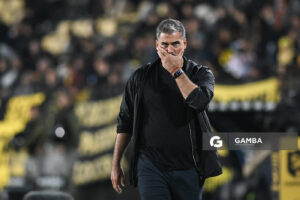 Sebastián Díaz, director técnico de Plaza Colonia. Torneo Intermedio. Estadio Campeón del Siglo.