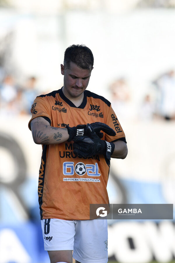 Agustín Miranda, de Cerro. Torneo Intermedio. Estadio Belvedere.