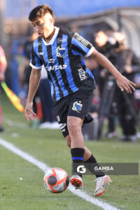 Ezequiel Forclaz, de Liverpool. Torneo Intermedio. Estadio Belvedere.