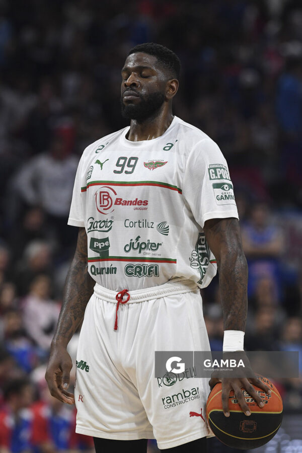 Jamil Wilson, de Aguada. Liga Uruguaya de Básquetbol. Antel Arena.
