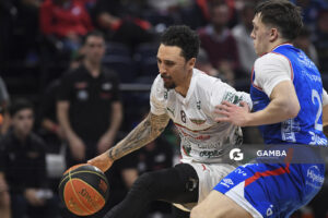 Donald Sims, de Aguada. Liga Uruguaya de Básquetbol. Antel Arena.