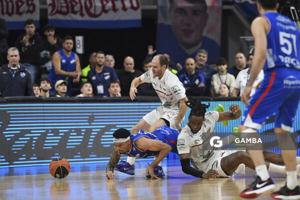 Michael Smith, de Nacional. Liga Uruguaya de Básquetbol. Antel Arena.