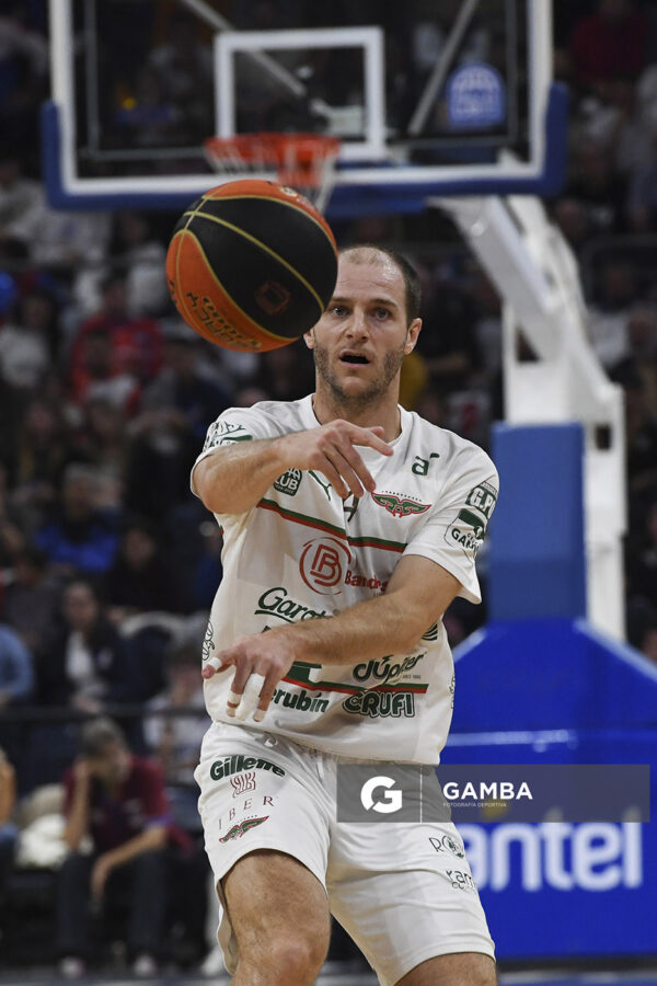 Santiago Vidal, de Aguada. Liga Uruguaya de Básquetbol. Antel Arena.