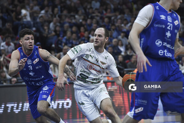 Santiago Vidal, de Aguada. Liga Uruguaya de Básquetbol. Antel Arena.