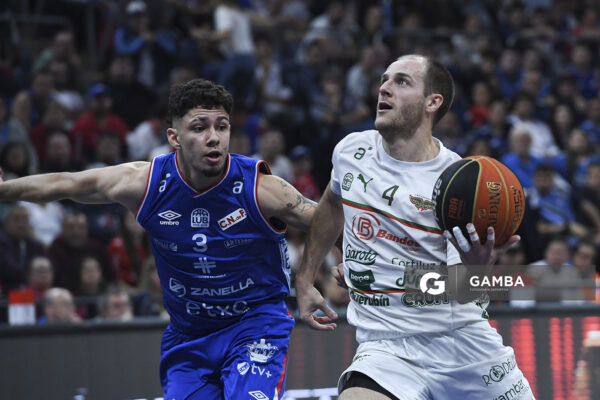 Santiago Vidal, de Aguada. Liga Uruguaya de Básquetbol. Antel Arena.