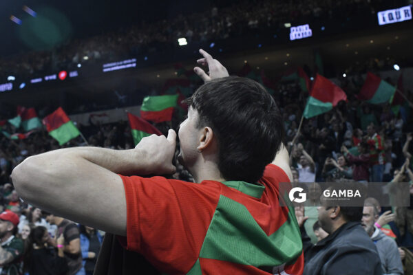 Hinchas de Aguada. Liga Uruguaya de Básquetbol. Antel Arena.