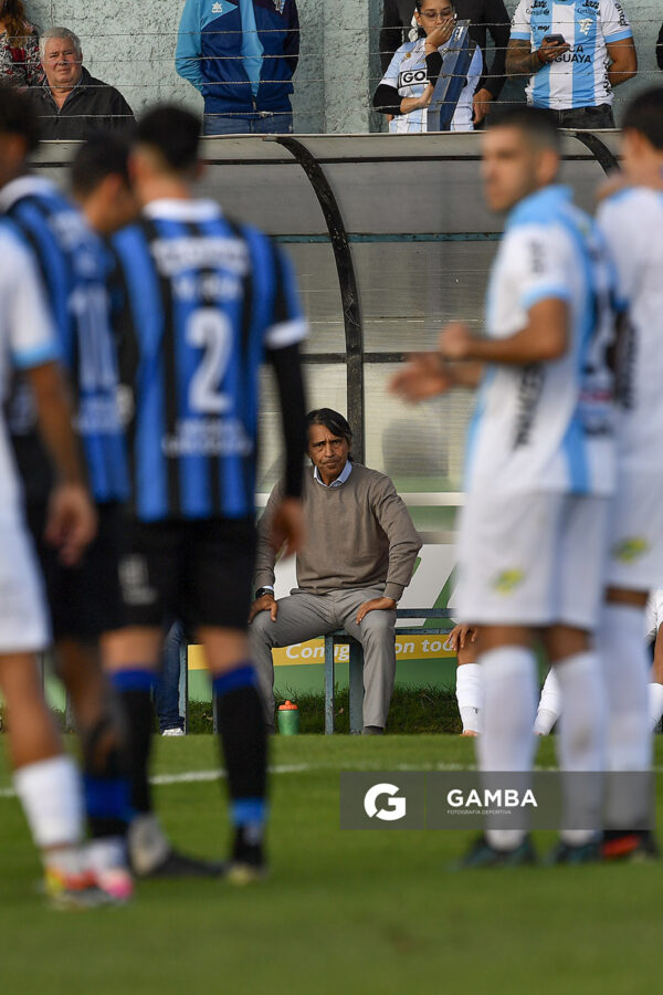 Tabaré Silva, director técnico de Cerro. Torneo Intermedio. Estadio Belvedere.