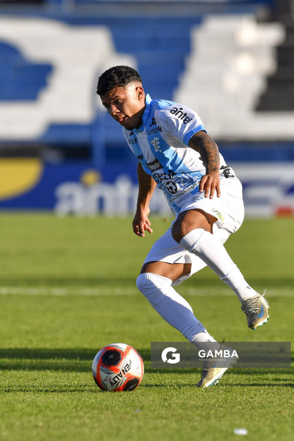 Enrique Almeida, de Cerro. Torneo Intermedio. Estadio Belvedere.
