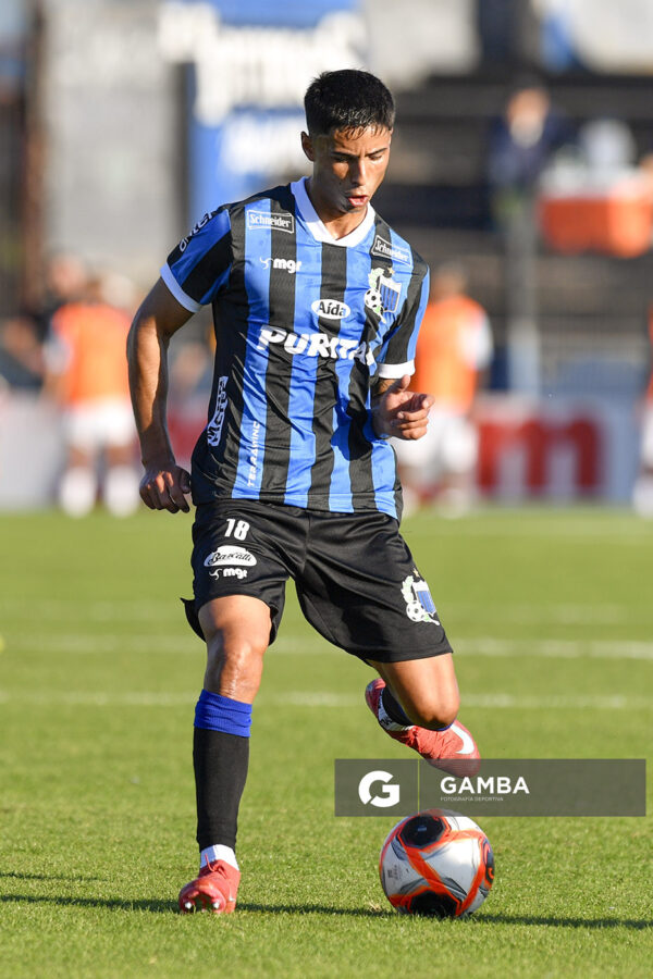 Agustín Cayetano, de Liverpool. Torneo Intermedio. Estadio Belvedere.