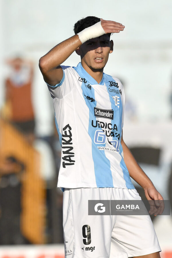 Enzo Larrosa, de Cerro. Torneo Intermedio. Estadio Belvedere.