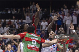 Ernesto Oglivie, de Nacional. Liga Uruguaya de Básquetbol. Antel Arena.