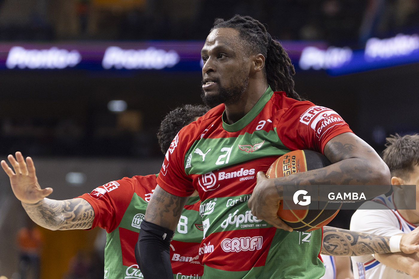 Frank Hassell, de Aguada. Liga Uruguaya de Básquetbol. Antel Arena.