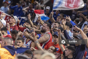 Hinchas de Nacional. Liga Uruguaya de Básquetbol. Antel Arena.
