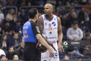 Ernesto Oglivie, de Nacional. Liga Uruguaya de Básquetbol. Antel Arena.