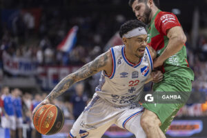 Michael Smith, de Nacional. Liga Uruguaya de Básquetbol. Antel Arena.