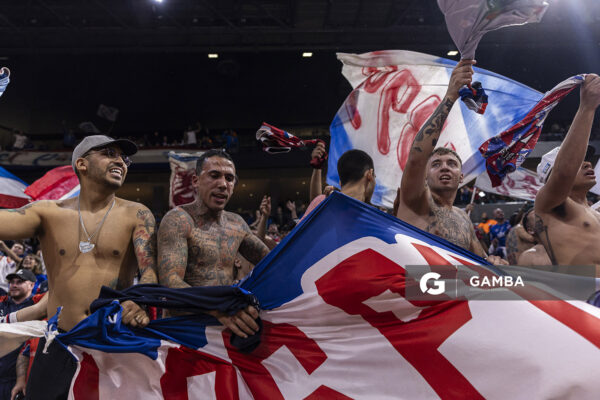 Hinchas de Nacional. Liga Uruguaya de Básquetbol. Antel Arena.