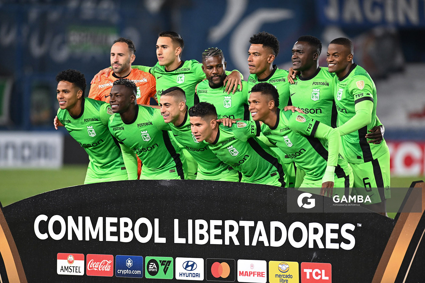 Jugadores titulares de Atlético Nacional. Copa Conmebol Libertadores. Estadio Gran Parque Central.