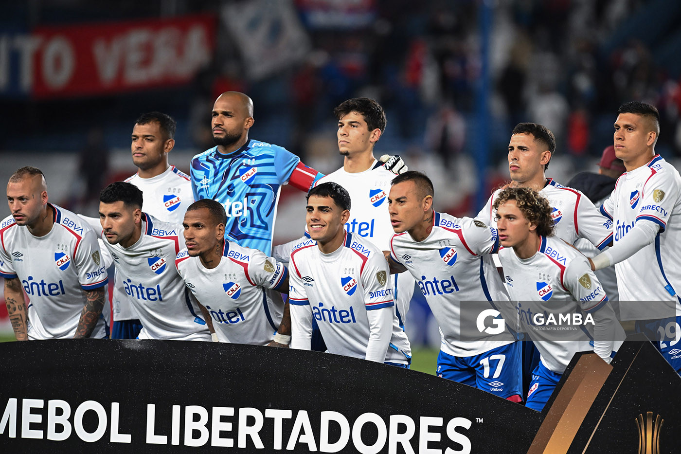Jugadores titulares de Nacional. Copa Conmebol Libertadores. Estadio Gran Parque Central.
