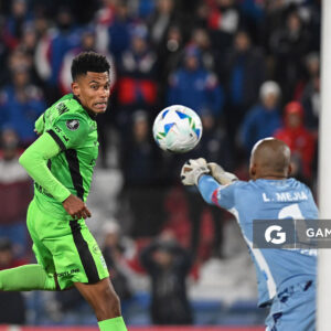 William Tesillo, de Atlético Nacional. Copa Conmebol Libertadores. Estadio Gran Parque Central.