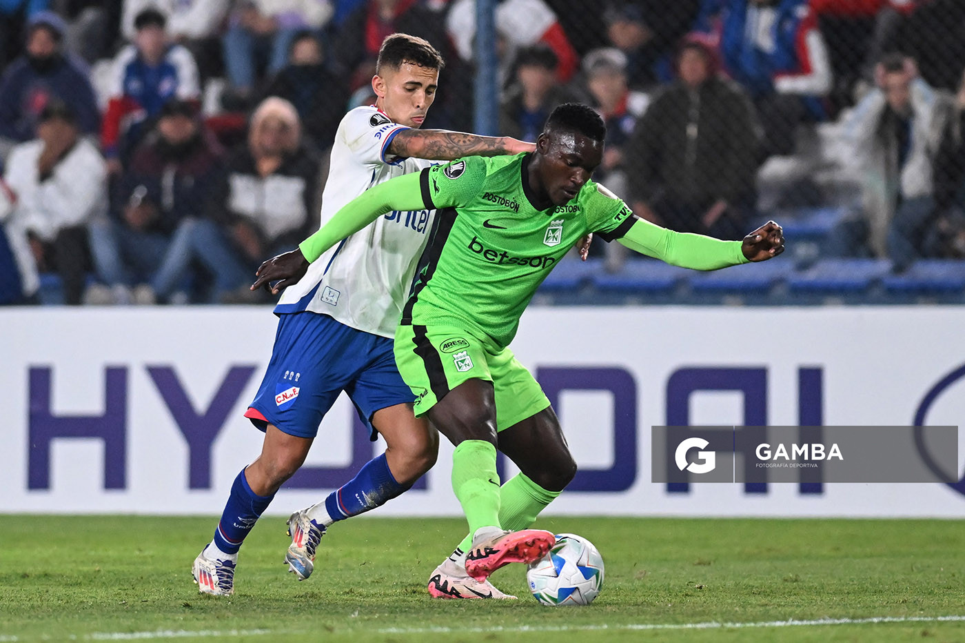 Kevin Viveros, de Atlético Nacional. Copa Conmebol Libertadores. Estadio Gran Parque Central.