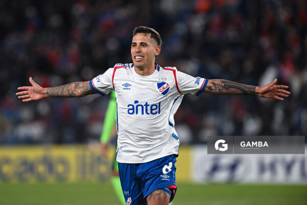 Christian Oliva, de Nacional. Copa Conmebol Libertadores. Estadio Gran Parque Central.