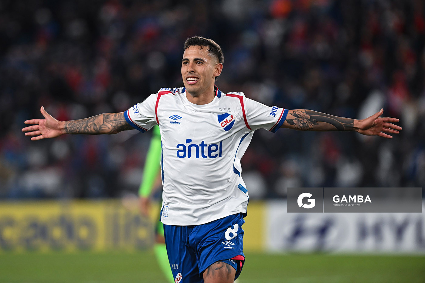 Christian Oliva, de Nacional. Copa Conmebol Libertadores. Estadio Gran Parque Central.