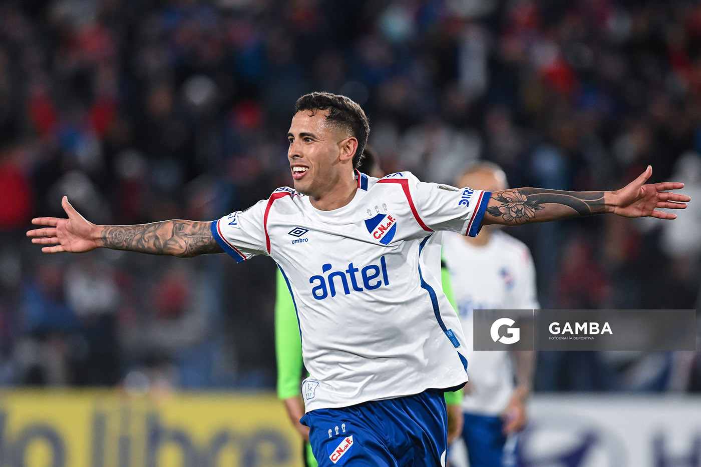 Christian Oliva, de Nacional. Copa Conmebol Libertadores. Estadio Gran Parque Central.