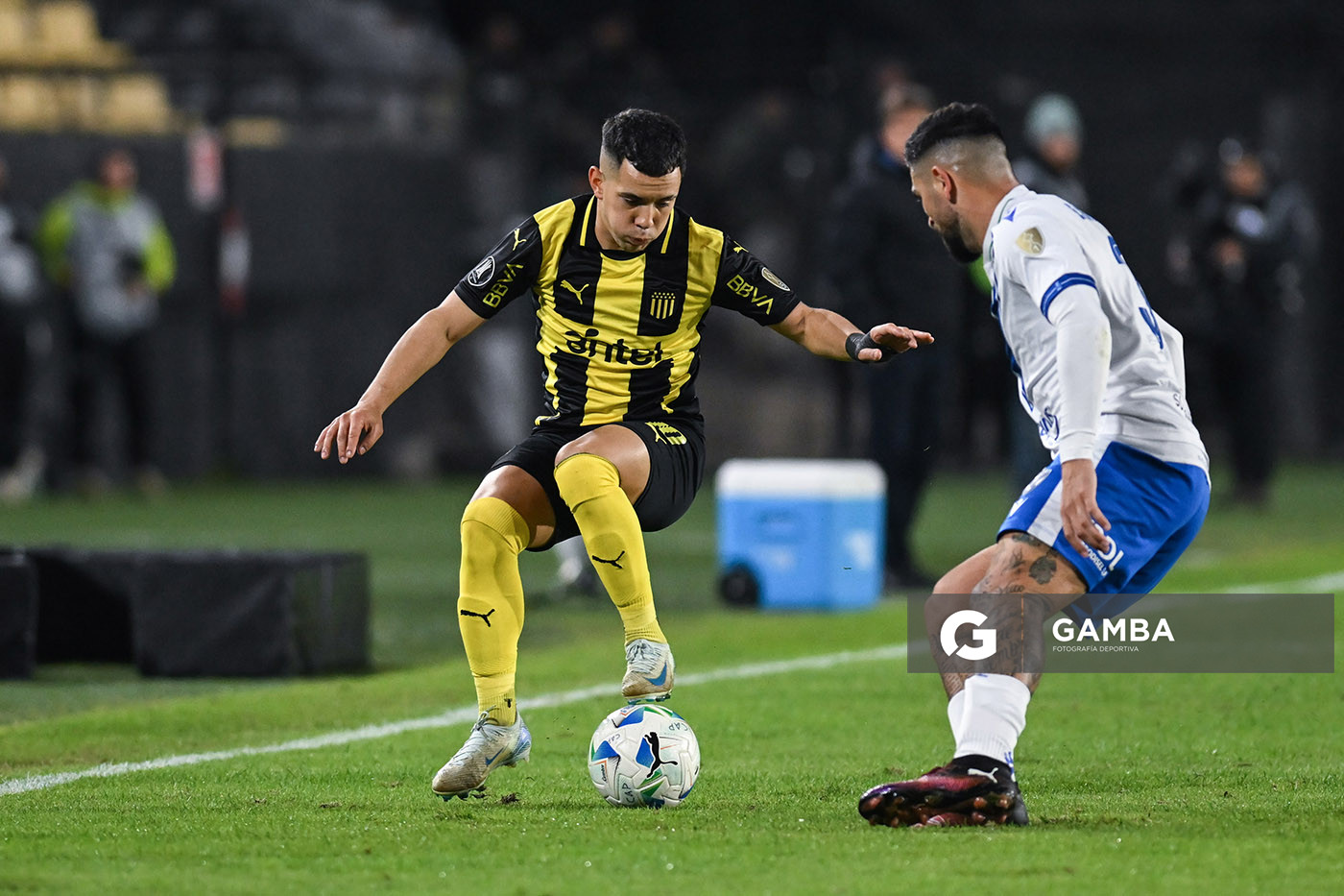 Leonardo Fernández, de Peñarol. Copa Conmebol Libertadores. Estadio Campeón del Siglo.
