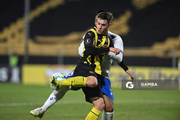 Leandro Umpiérrez, de Peñarol. Copa Conmebol Libertadores. Estadio Campeón del Siglo.