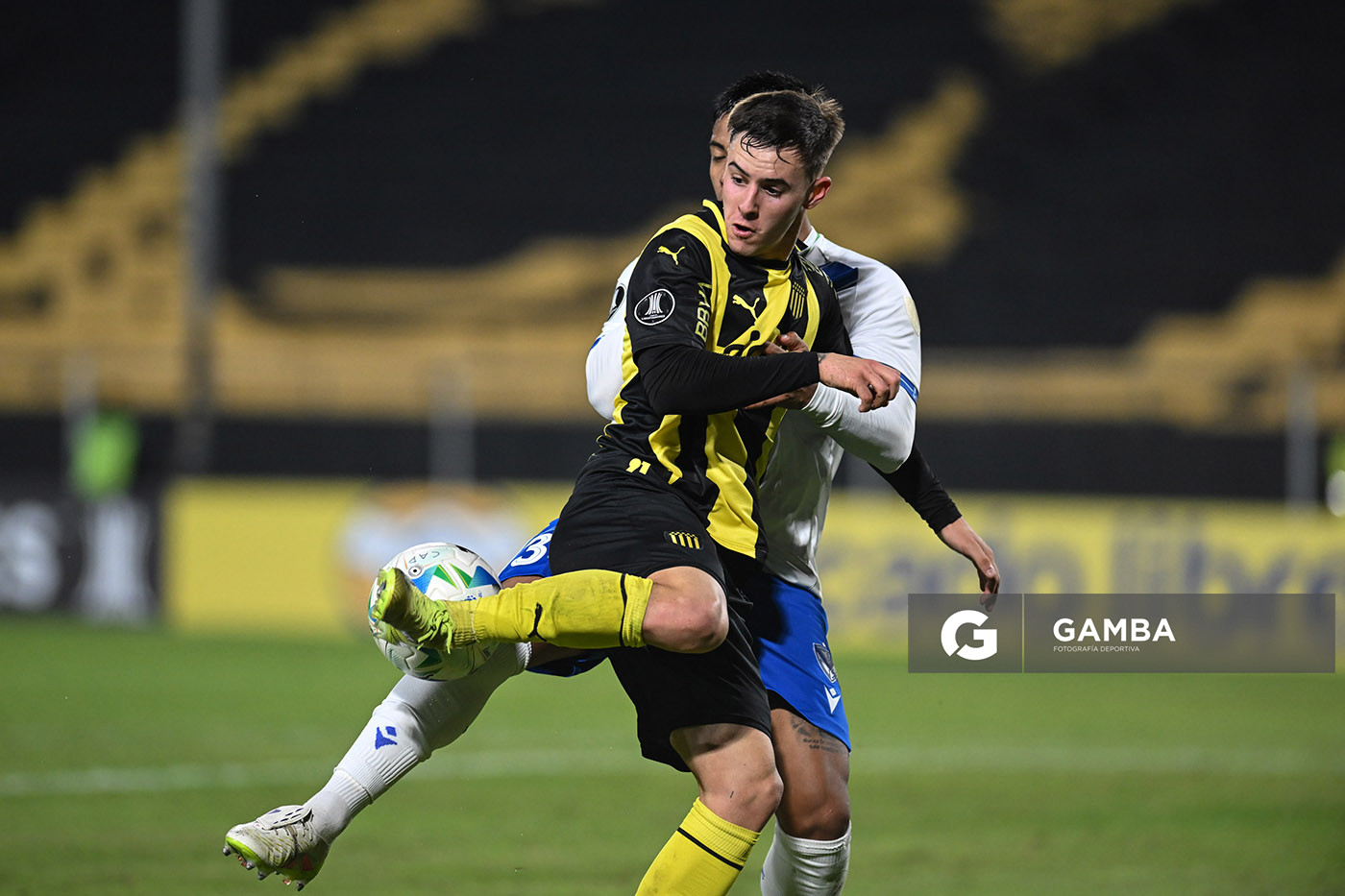 Leandro Umpiérrez, de Peñarol. Copa Conmebol Libertadores. Estadio Campeón del Siglo.