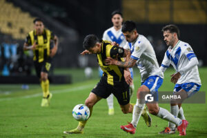 Maximiliano Silvera, de Peñarol. Copa Conmebol Libertadores. Estadio Campeón del Siglo.