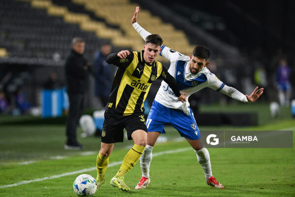 Leandro Umpiérrez, de Peñarol. Copa Conmebol Libertadores. Estadio Campeón del Siglo.