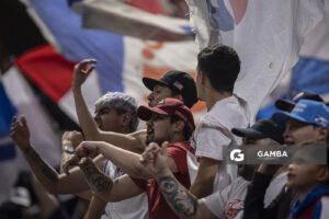 Hinchas de Nacional. Liga Uruguaya de Básquetbol. Antel Arena.