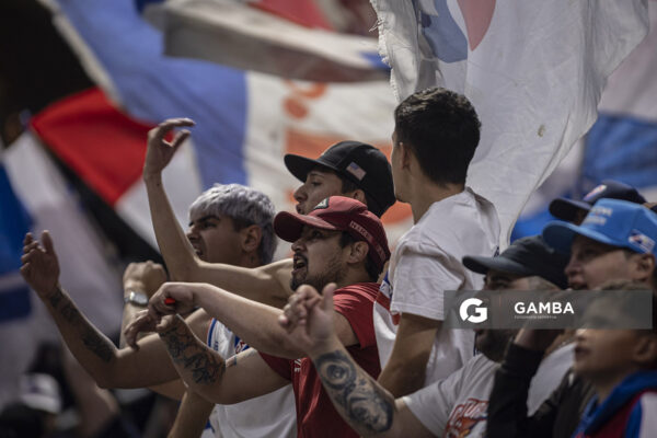 Hinchas de Nacional. Liga Uruguaya de Básquetbol. Antel Arena.