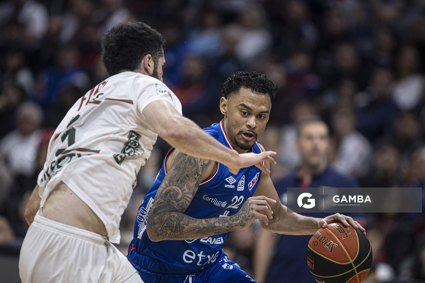 Michael Smith, de Nacional. Liga Uruguaya de Básquetbol. Antel Arena.