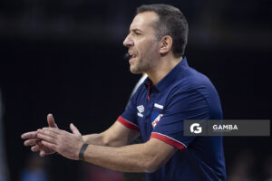 Álvaro Ponce, director técnico de Nacional. Liga Uruguaya de Básquetbol. Antel Arena.