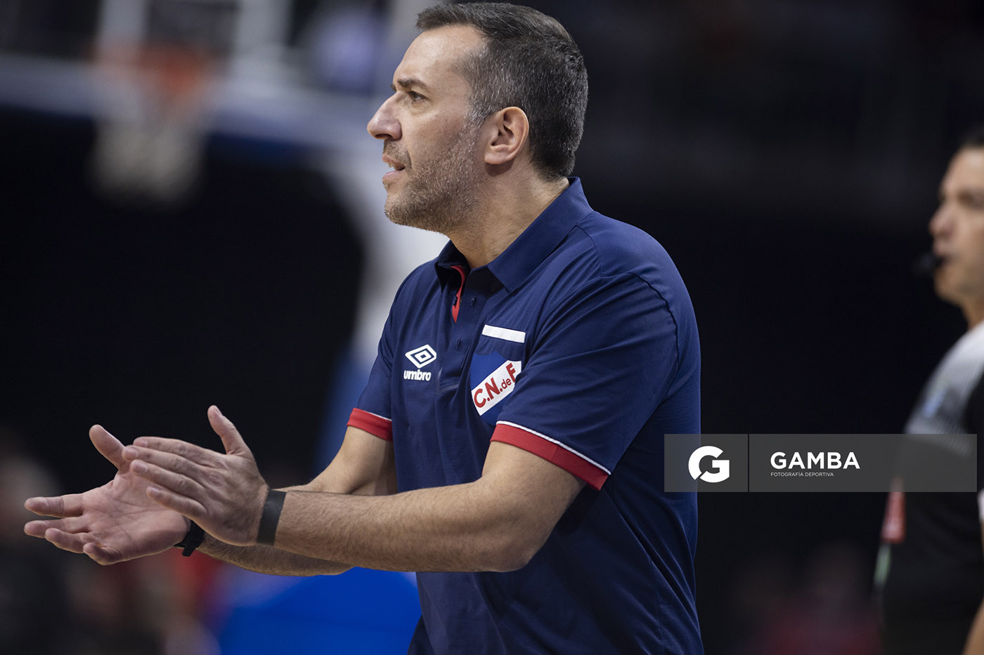 Álvaro Ponce, director técnico de Nacional. Liga Uruguaya de Básquetbol. Antel Arena.